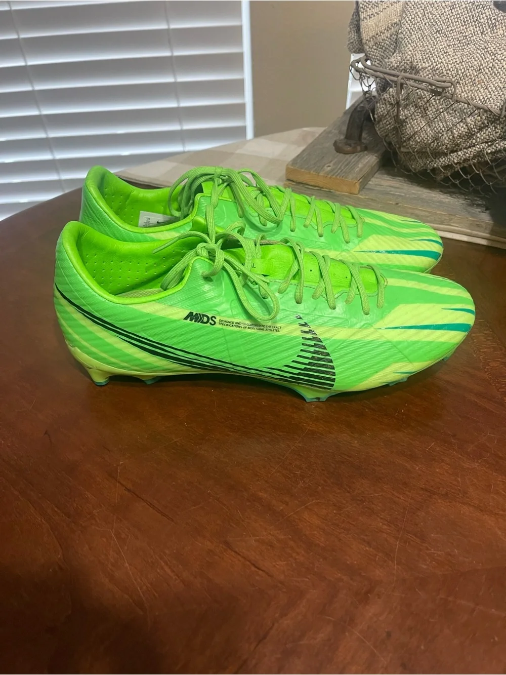 Nike Zoom Mercurial Vapor FJ7200-300  Green Soccer Cleats